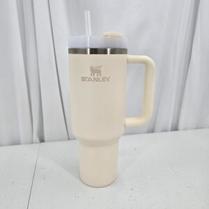 New‎ Stanley The Flowstate Quencher H2.0 40oz. Tumbler Cream Logo With Carrier.